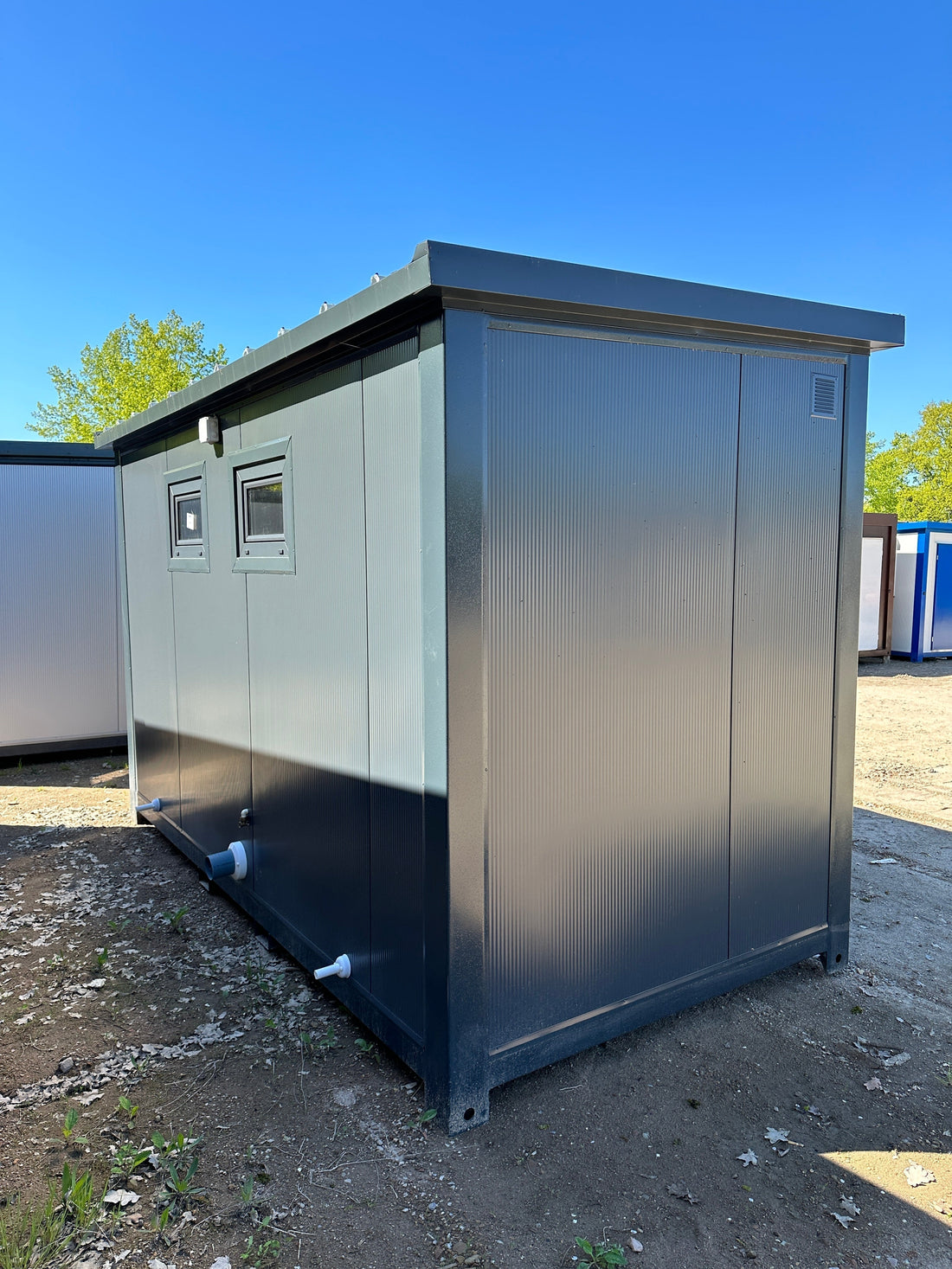CONTENITORE SANITARIO 4,00 x 2,00 M CON WC E DOCCIA