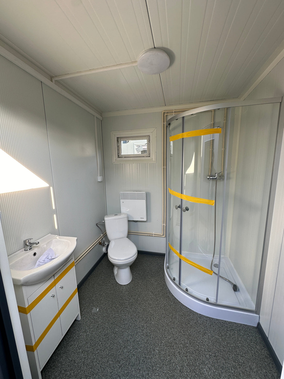 CONTENITORE SANITARIO 4,00 x 2,00 M CON WC E DOCCIA