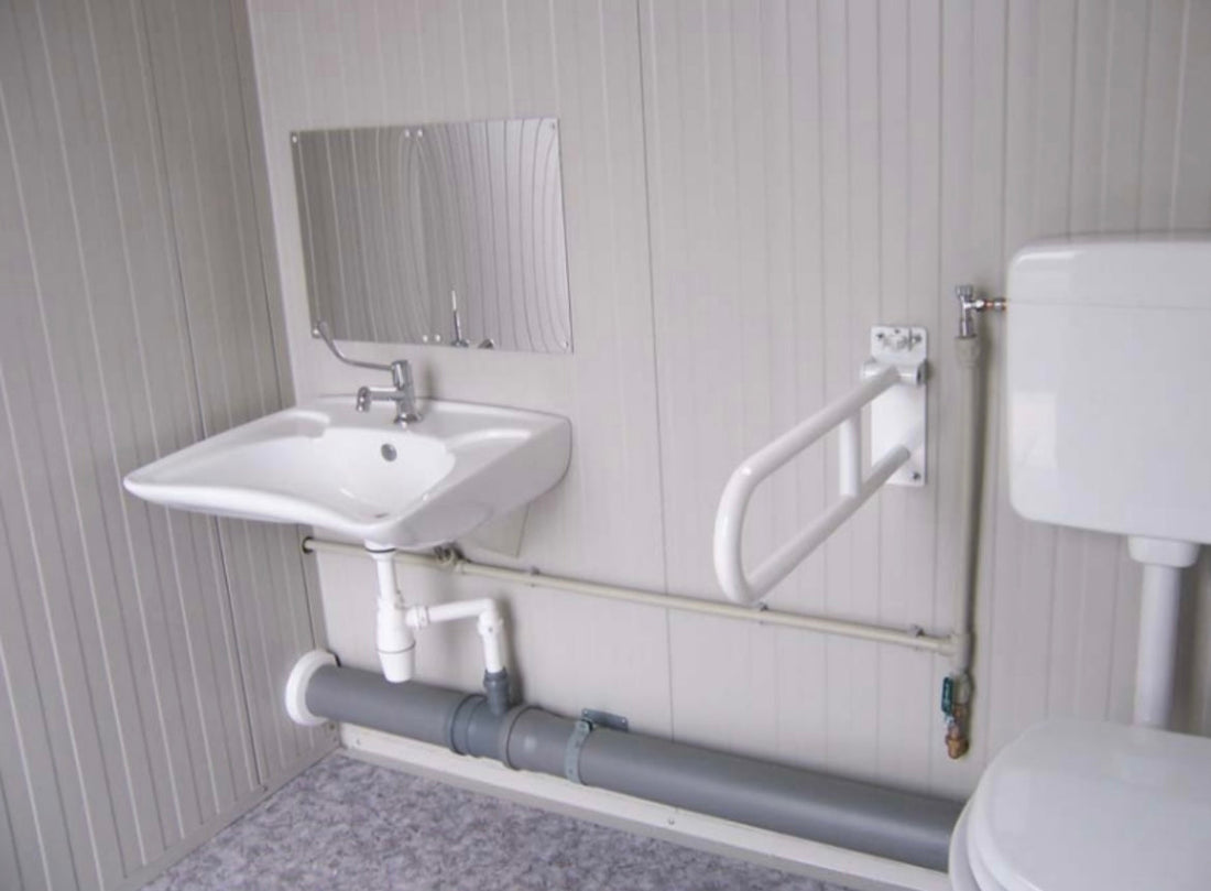 NUOVO BLOCCO SANITARI PMR CON WC PMR, LAVELLO PMR, WC STANDARD E LAVANDINO