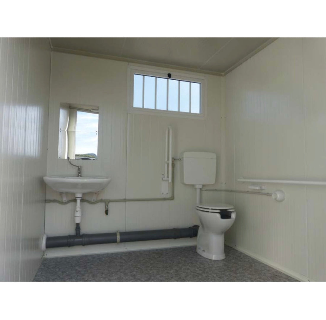 NUOVO BLOCCO SANITARI PMR CON WC PMR, LAVELLO PMR, WC STANDARD E LAVANDINO