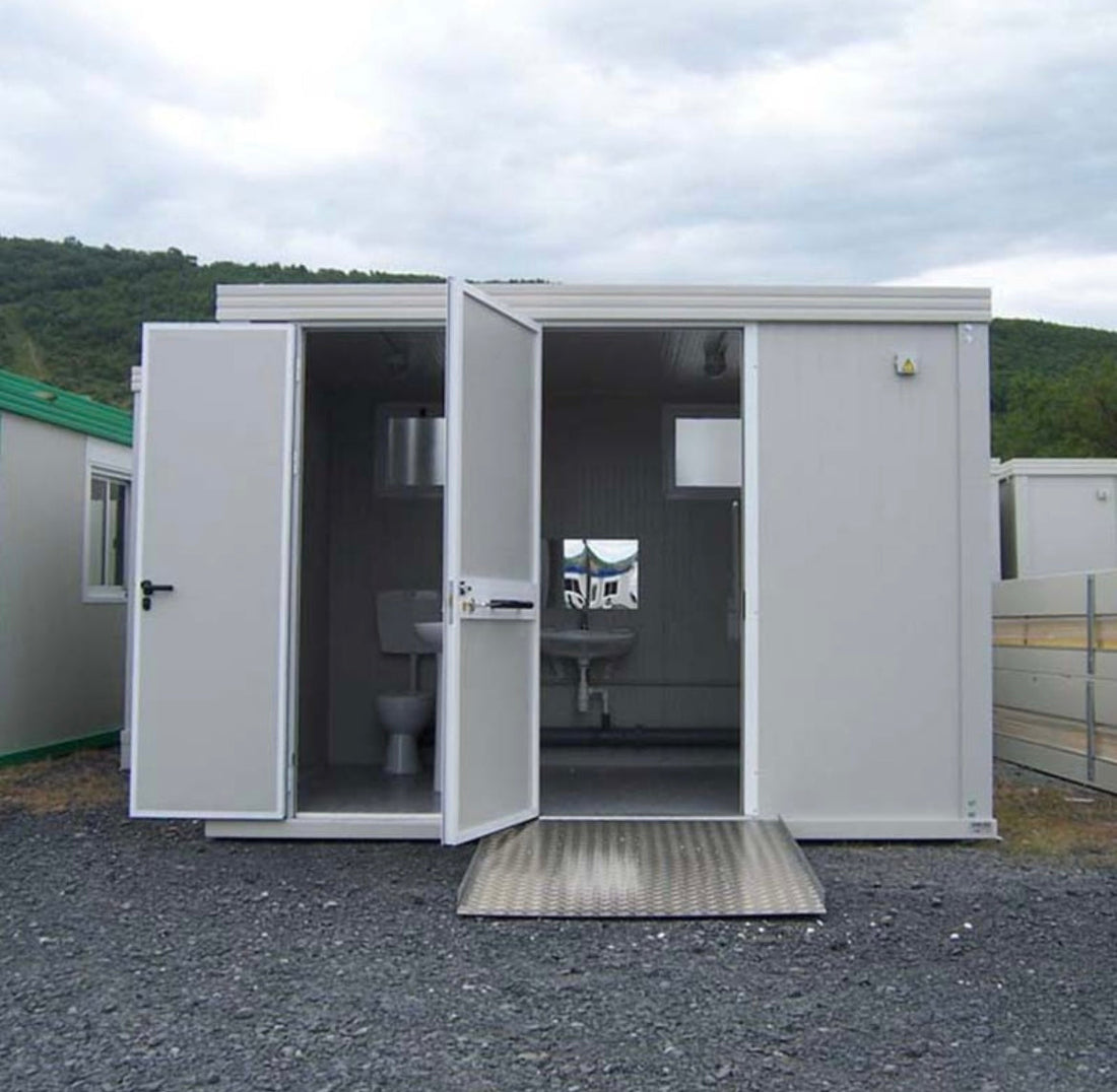 NUOVO BLOCCO SANITARI PMR CON WC PMR, LAVELLO PMR, WC STANDARD E LAVANDINO
